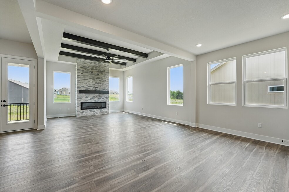 1804 Halls Creek Dr unit 36842031, Raymore, MO 64083 - photo 1