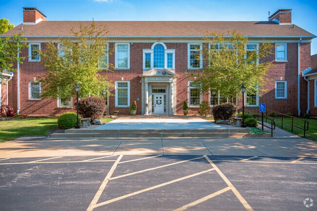 Front entrance of Reed Elementary.