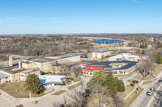 Delavan-Darien High School is a public high school in Delavan, WI.