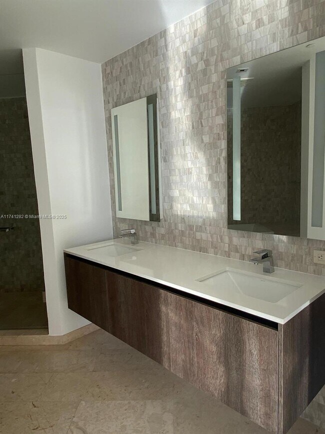 Reach Brickell City Centre unit 2411, Miami, FL 33131 - photo 5