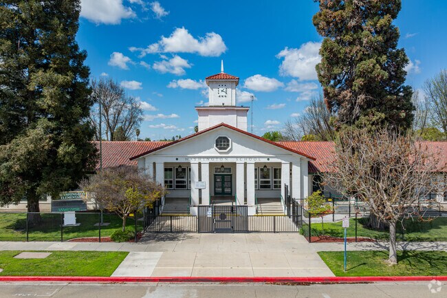 Children in Kingsburg can attend Washington Elementary School.
