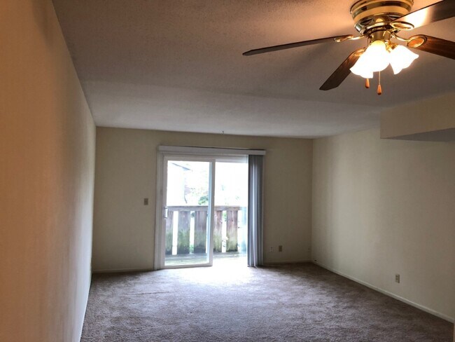 2017 NW Hickory Ln unit 10, Ankeny, IA 50023 - photo 2