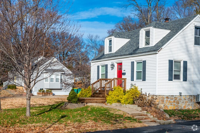 North Overland Park Hills homes have a broad variety of price pionts.