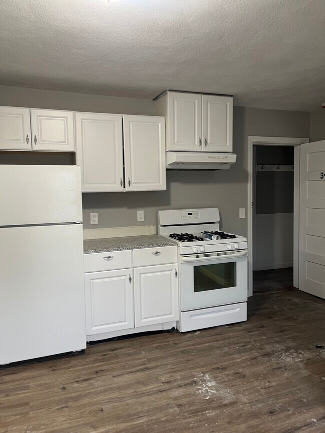 10 Wakefield Ave unit 3R, Wakefield, MA 01880 - photo 4