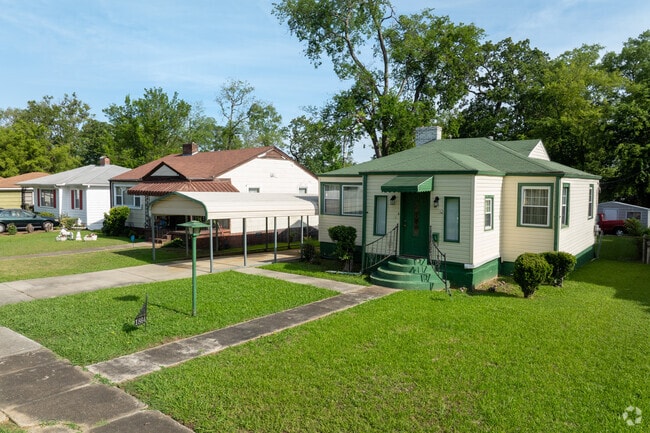 Find a charming craftsman style house in Oakwood Place.