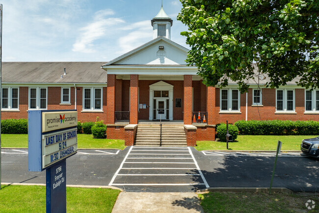Promise Academy Spring Hill receives a D rating on Niche.com.