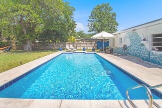 827 NE 140th St, North Miami, FL 33161