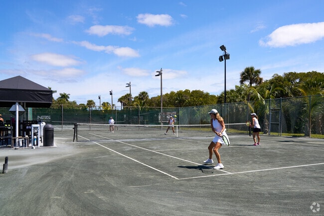 The North River Shores Tennis Club has well maintained courts and offers camps and clinics.