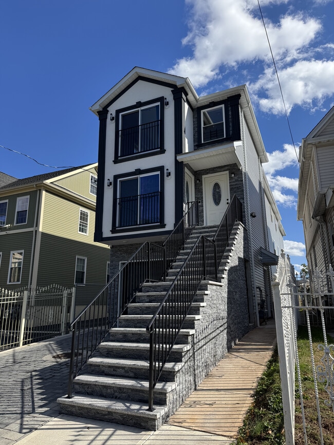 515 Walnut St, Elizabeth, NJ 07201