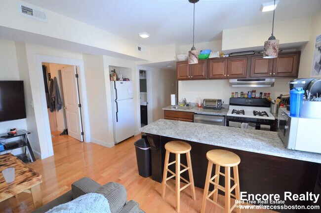 21-23 Weitz St unit 3, Boston, MA 02134 - photo 3