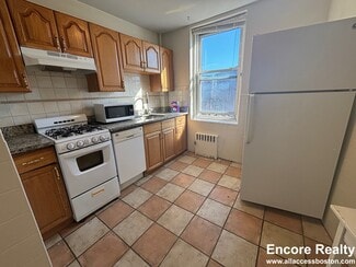 126 Warren St Unit 35, Boston, MA 02135