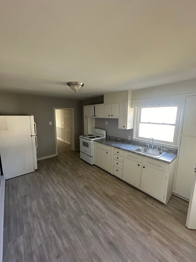 64 McElwain Ave Unit Floor 1 Back, Cohoes, NY 12047