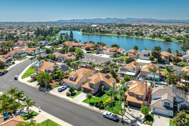 Residents enjoy the outdoor lifestyle in Menifee Lakes.