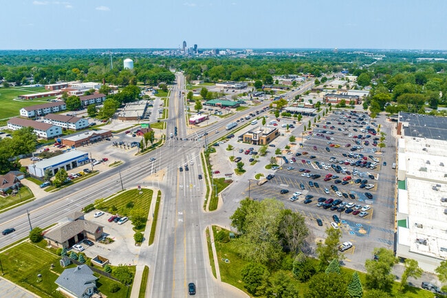 The intersection of Indianola Ave and SE 14th St is a hub of businesses and restaurants accessible to Ewing Woods-Evergreen residents.