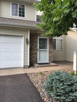 8958 Spring Ln, Woodbury, MN 55125