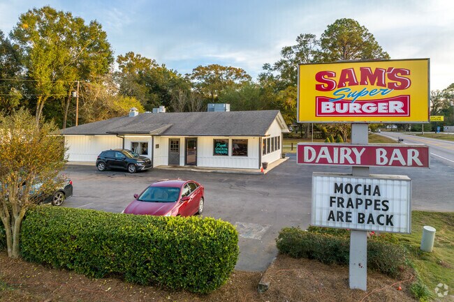 Sam's Super Burger is the spot for cheeseburgers and crinkle-cut fries in Union Church.