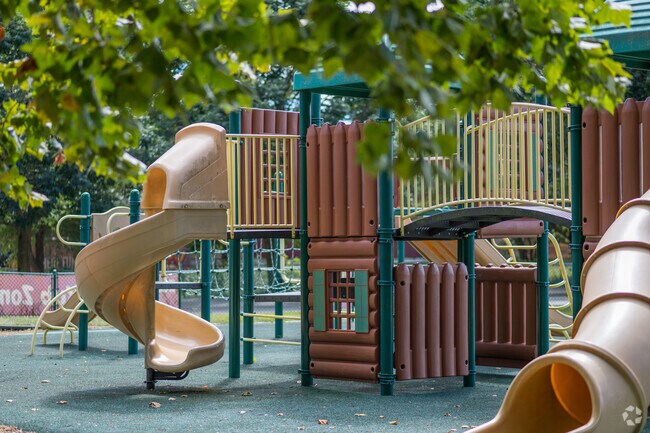 Eastside is not far from Mayors' Riverfront Park, with a playground and other amenities.