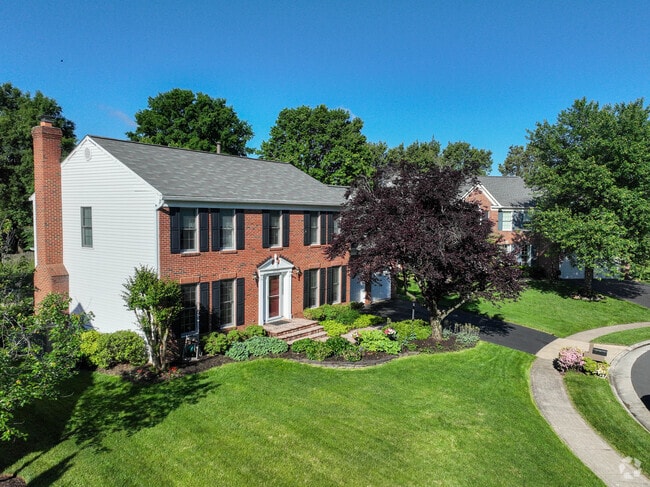 Discover the picturesque colonial homes found throughout Ashburn Farm.