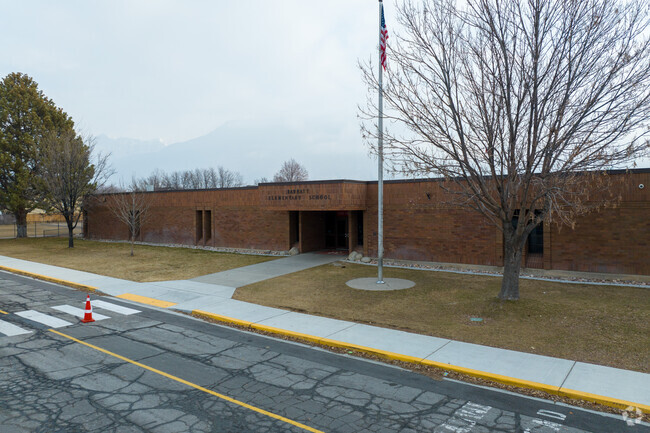 Entrance of Barratt Elementary School located in the American Fork neighborhood.