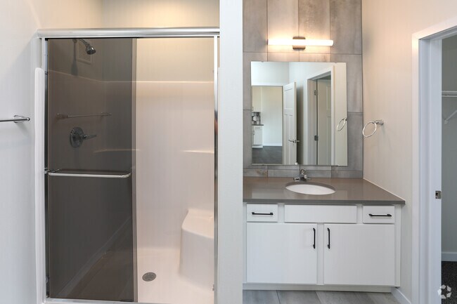 1BR, 1BA - 649 SF