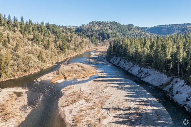 The Sandy River neighborhood derives its name from the Sandy River which runs thru Oxbow Regional Park.