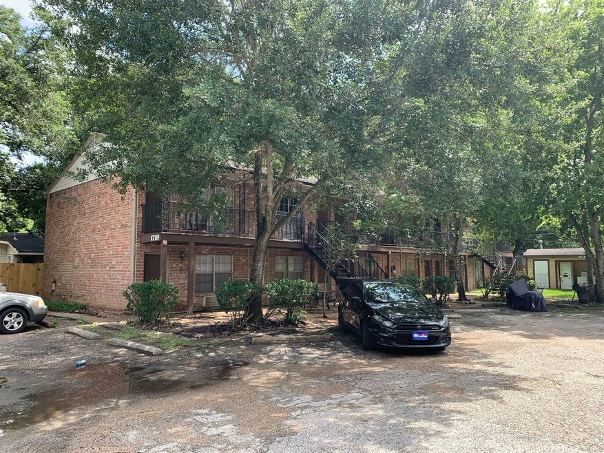 1719 6th St, Rosenberg, TX 77471 - photo 1