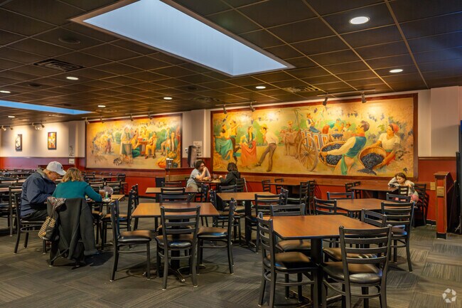 Enjoy Italian classics in a laid back environment at Vito's Pizza & Beer in Tyler Run-Queens Gate.