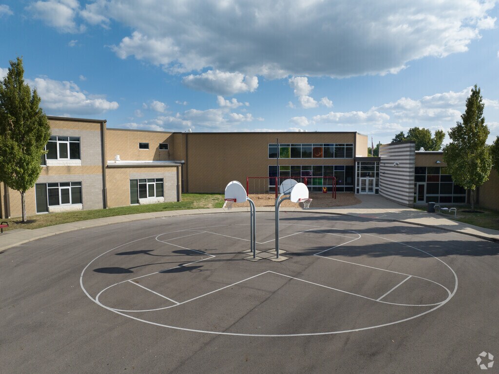 Eastmont Elementary School is located in the Outer East Dayton are of Ohio.
