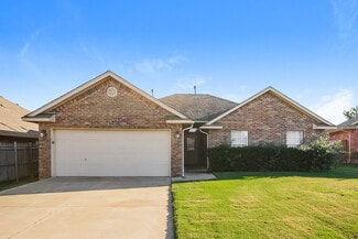 912 SW 38th St, Moore, OK 73160