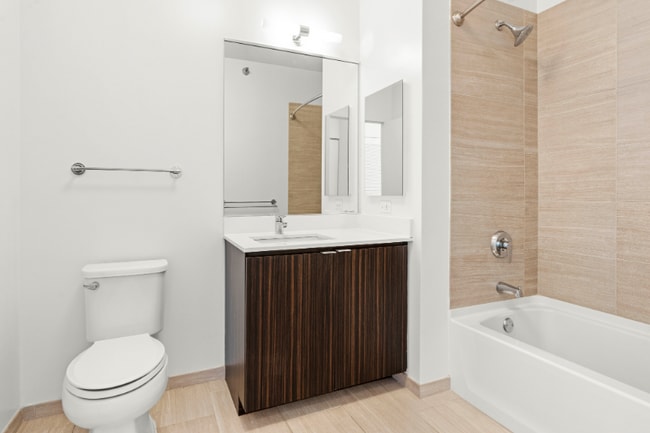 182 N Garland Ct, Chicago, IL 60601 - photo 3