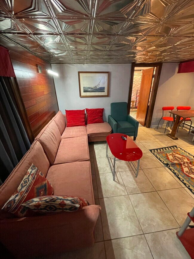 4778 Rogers Rd Unit Lower, Hamburg, NY 14075