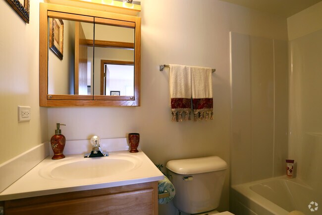 Willow Brooke Apts., Woodstock, IL 60098 - photo 6