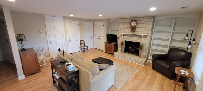 3001 Foxdown Ct unit B, Greensboro, NC 27410 - photo 5