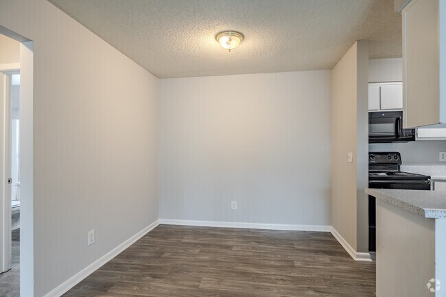 2BR, 2BA - 911SF - Dining Room