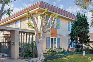 241 Avocado St, Costa Mesa, CA 92627