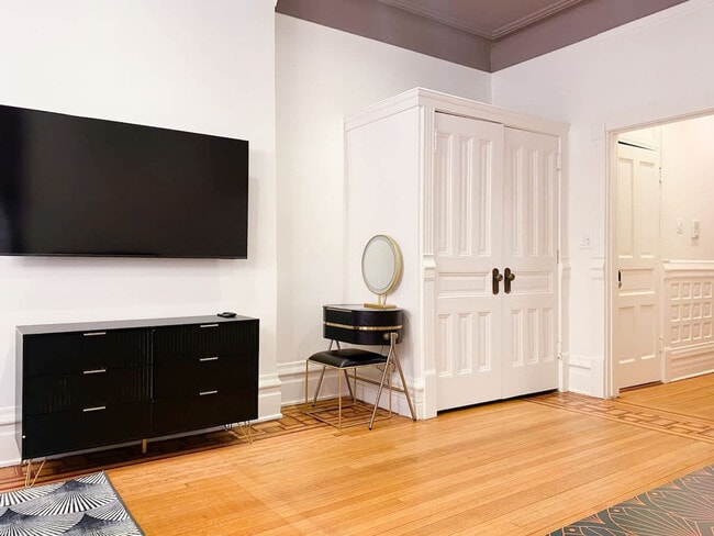 68 E Cedar St unit ID1360114P, Chicago, IL 60611 - photo 4