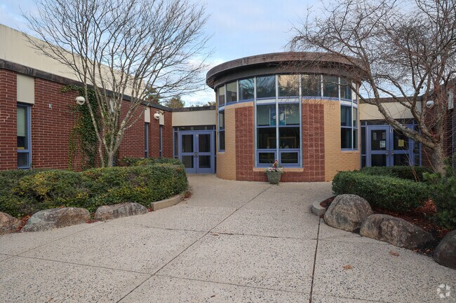 Hannah Elementary School is an above average, public school located in Beverly.