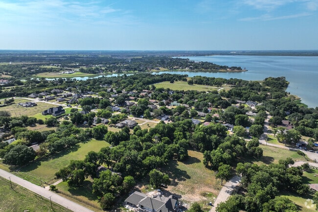 The community of Heath has many larger homes lining the shores of Lake Ray Hubbard.