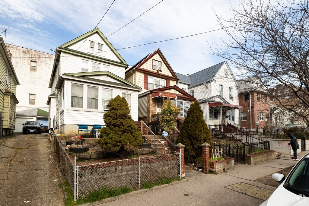 About Elmhurst Schools, Demographics, Things to Do