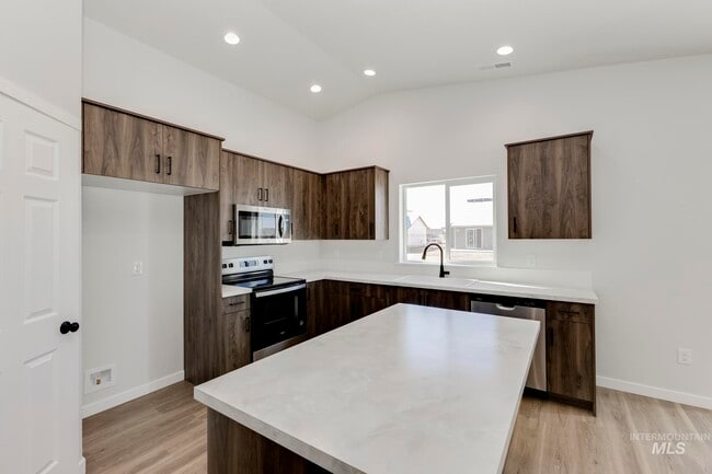 3768 E Jamestown Dr, Nampa, ID 83686 - photo 3