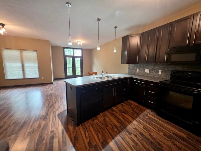 117 N Howard St, Akron, OH 44308 - photo 3