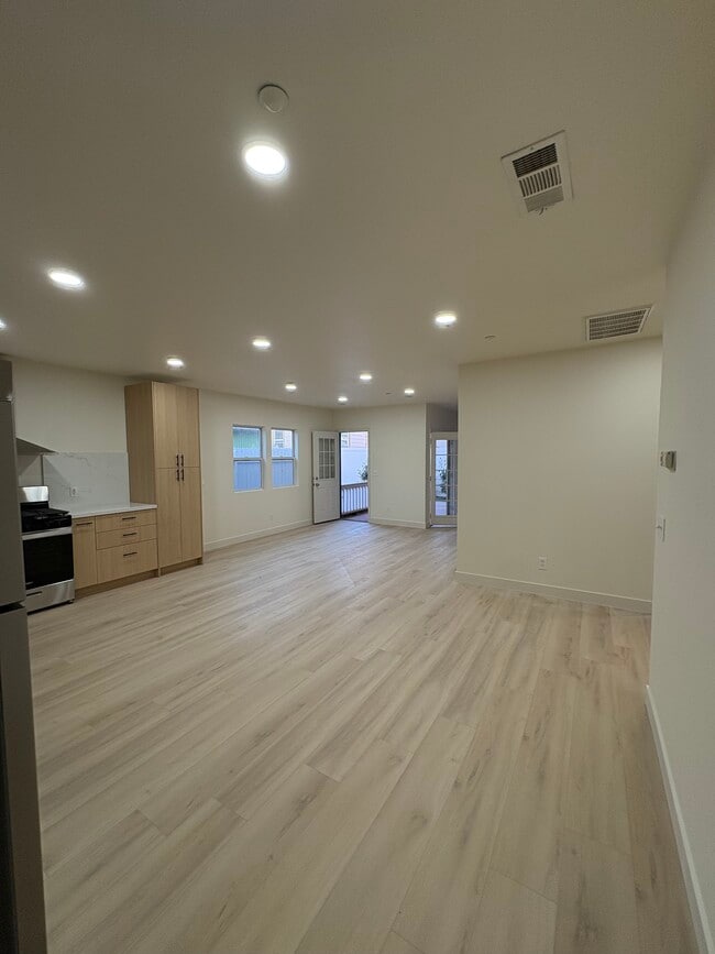 228 W Colorado Blvd, Monrovia, CA 91016 - photo 5