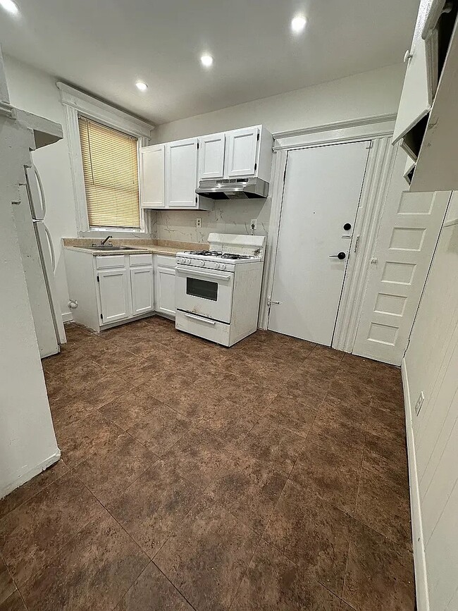 96 Cummings St, Irvington, NJ 07111