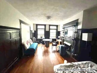 1905 Beacon St Unit 2F, Brookline, MA 02445