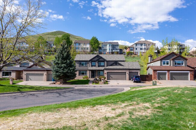 Luxury homes of varying styles line the edge of Green Mountain in Mesa View Estates.