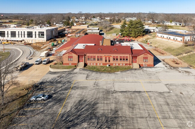 Fox Middle School in Arnold, MO offers various clubs and activities for students.