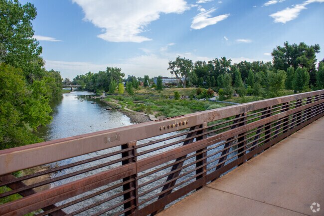 Scenic overview of Grant-Frontier Park River in Overland.