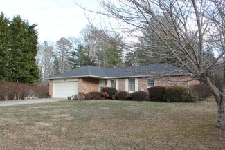 40 Bluebird Ln, Brevard, NC 28712