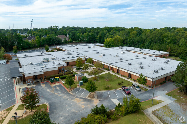 Shallowford Falls Elementary School has 14:1 student teacher ratio.