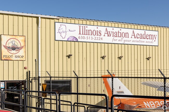 Just south of Cornerstone Lakes is located Dupage Airport featuring Illinois Aviation Academy.